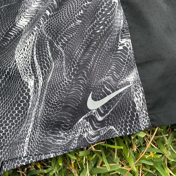 Nike running shorts - Picture 2 of 6